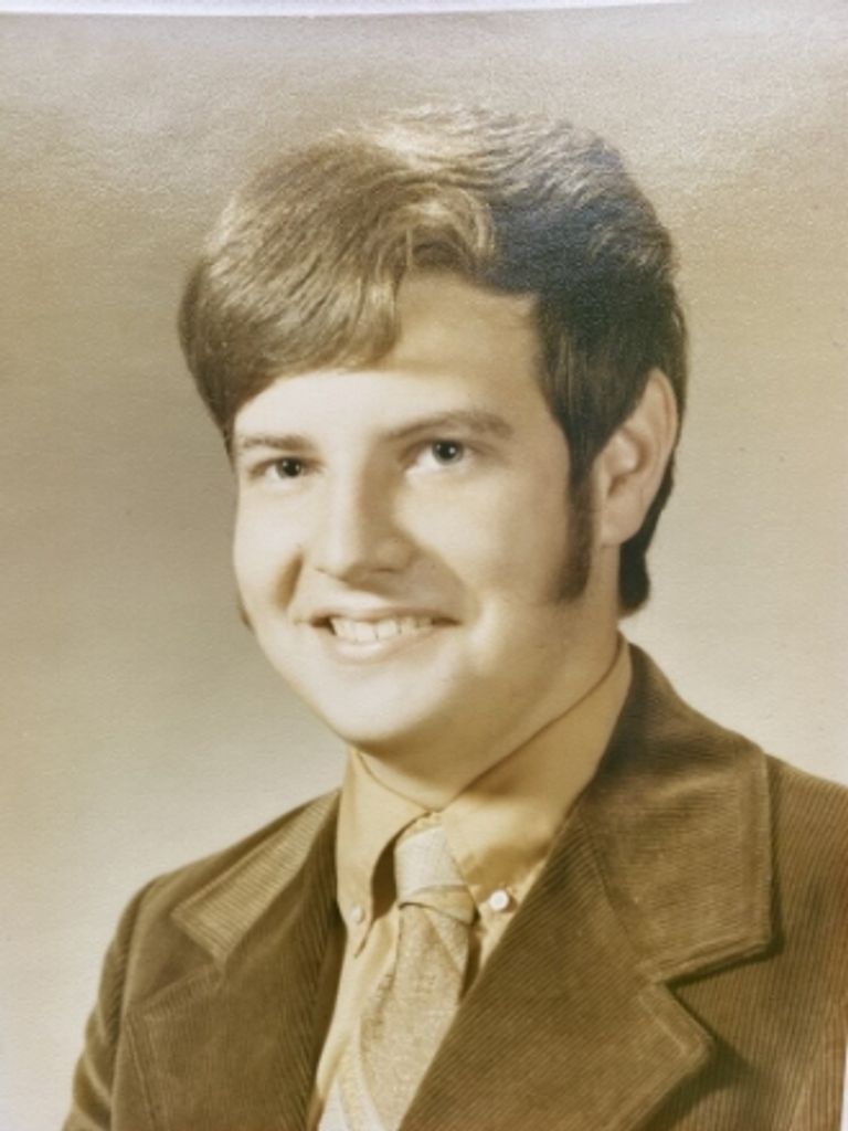 Daniel J. Silva Profile Photo