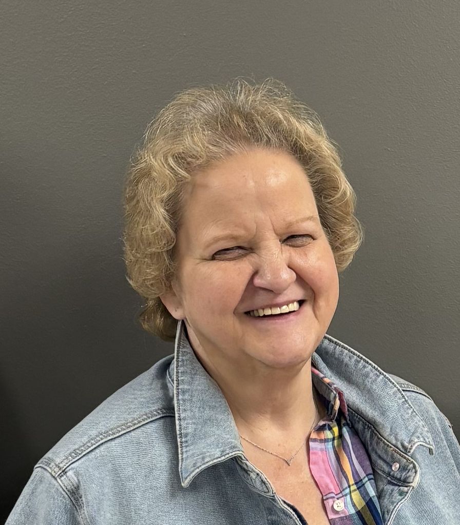 Lori  Lomholt Profile Photo
