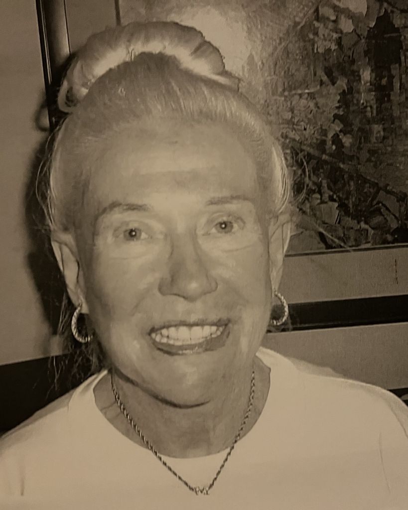 Eva Newcomb Profile Photo