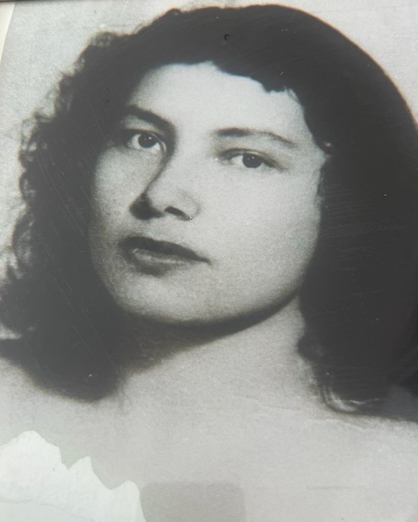 Emma Echeverria Profile Photo