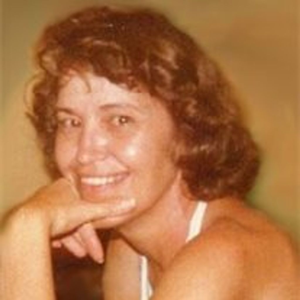 Ardelia "Dee" Schapiro ("Oma")