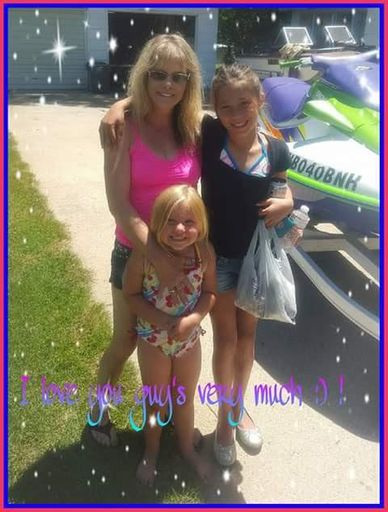 Shelly Thomas photo gallery thumbnail 1 of 1