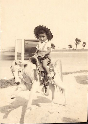 Eduardo C. Luna photo gallery thumbnail 119 of 184