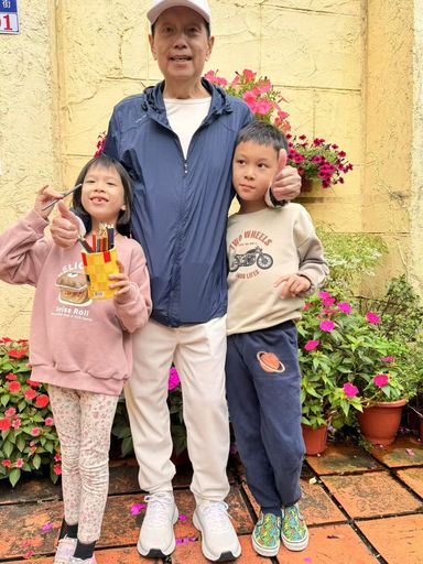 Quang Luu photo gallery thumbnail 17 of 24