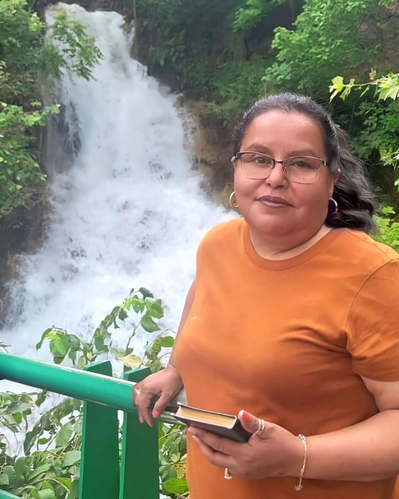 Anna Isabel Flores
