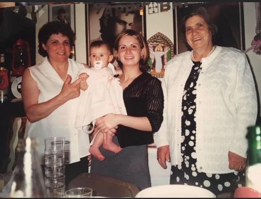 Gloria Ledo photo gallery thumbnail 12 of 20