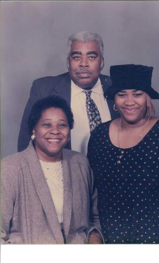 Ellie Berna Lee Thomas