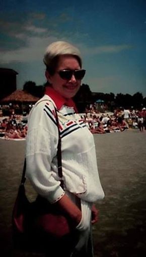 Marlene Bell photo gallery thumbnail 23 of 45
