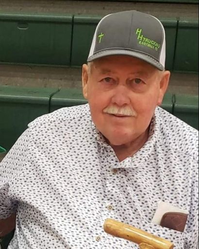 Earl Capps's obituary image