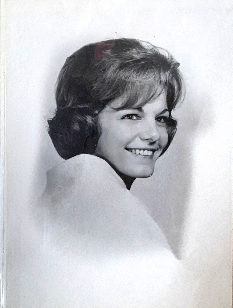 Yvonne Elsie (Carberry) Biesecker