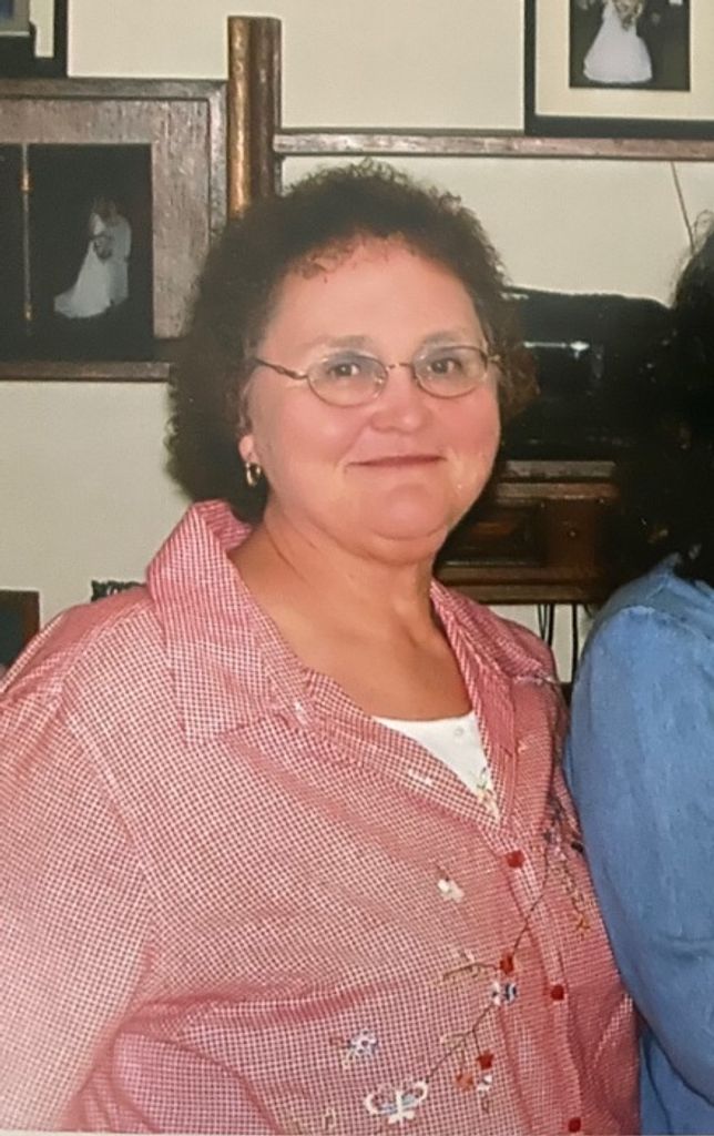 Linda Combs Profile Photo