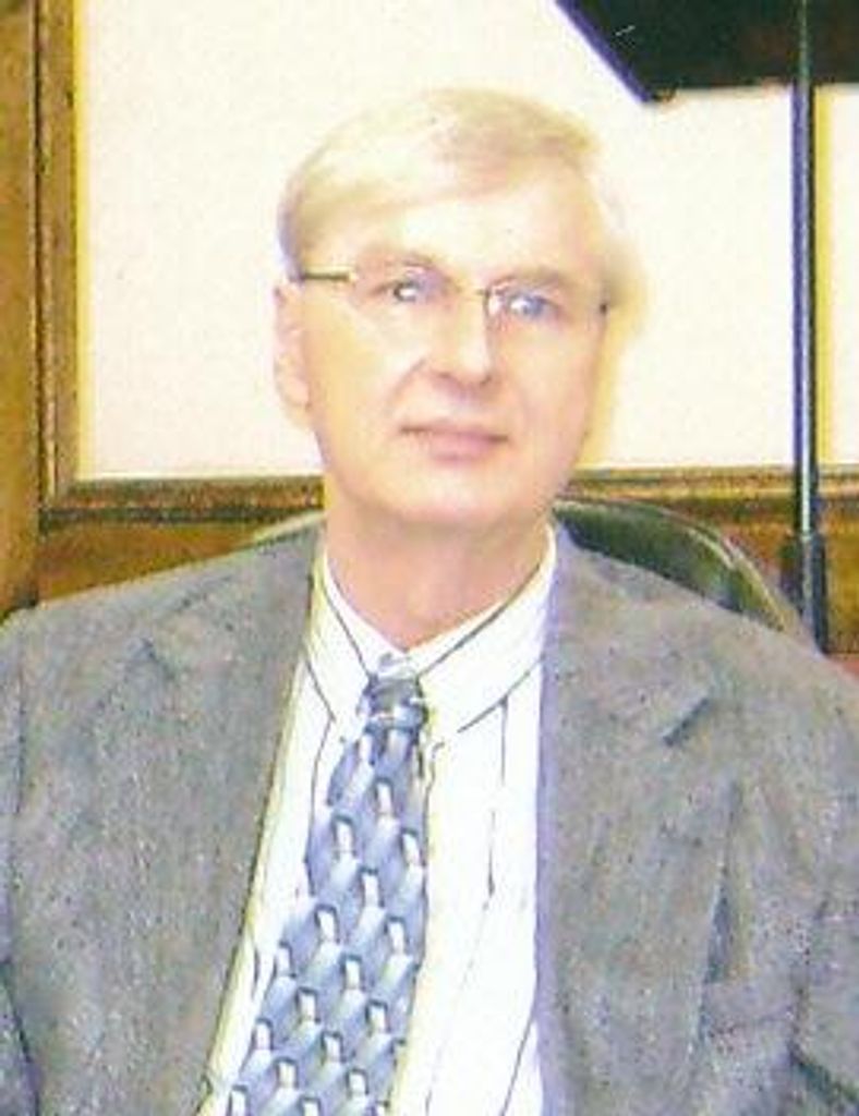 Harold Paul Holbrook Profile Photo