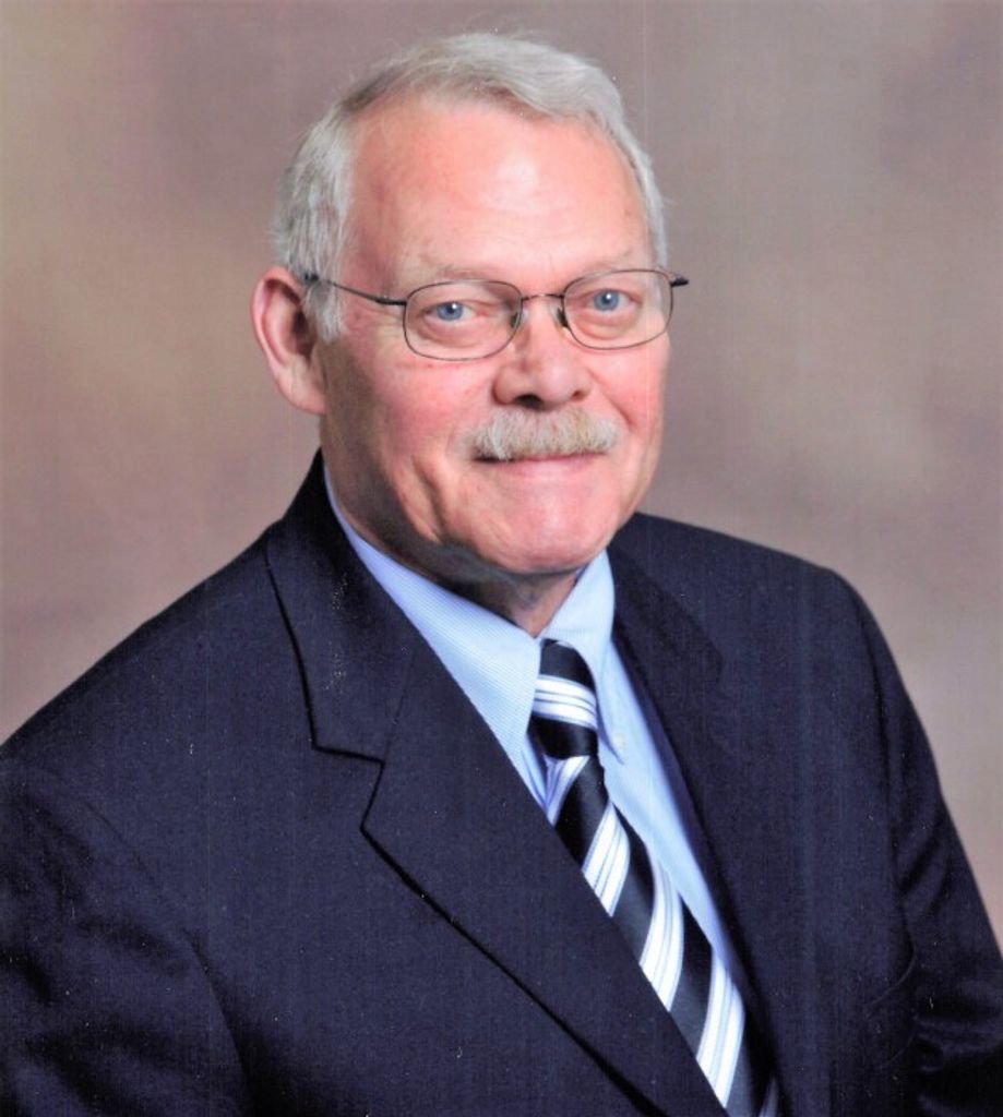 Pastor Thomas Hoelter