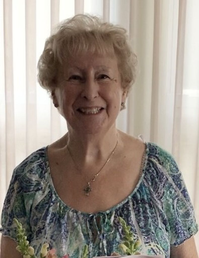 Elizabeth Reynolds Profile Photo