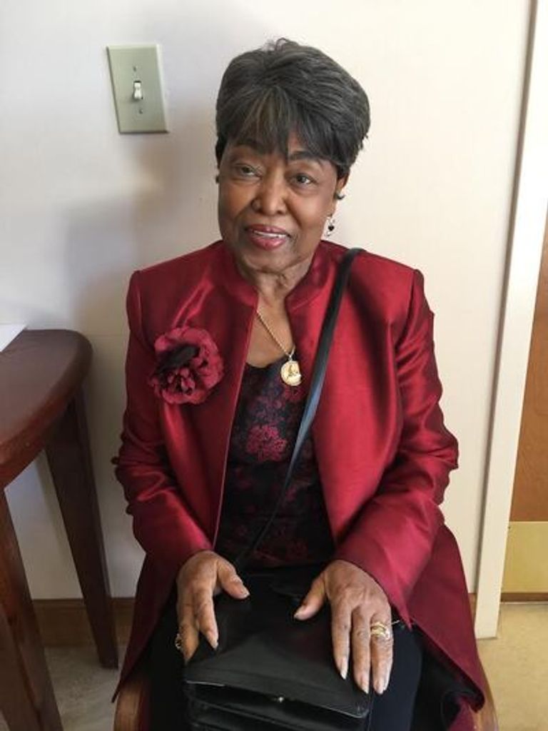 Wisteria Queen Estella Polite