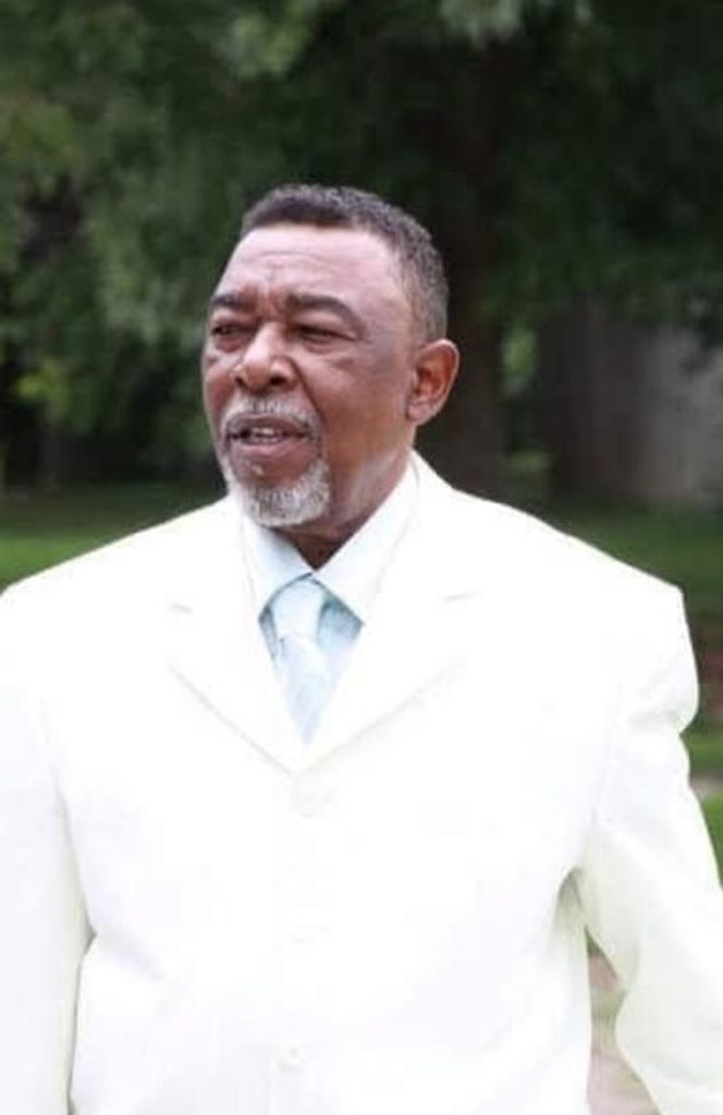 Robert Lewis Shelton Profile Photo