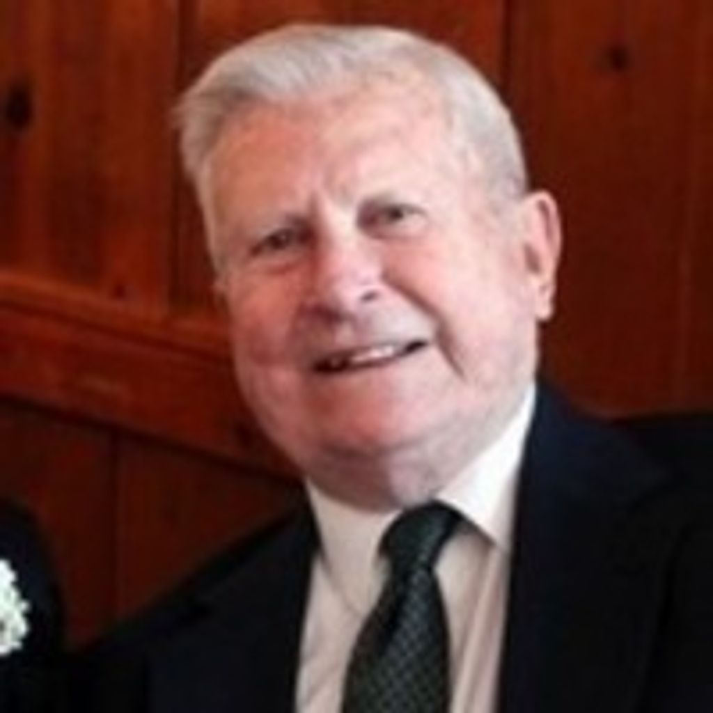 Robert D Munn