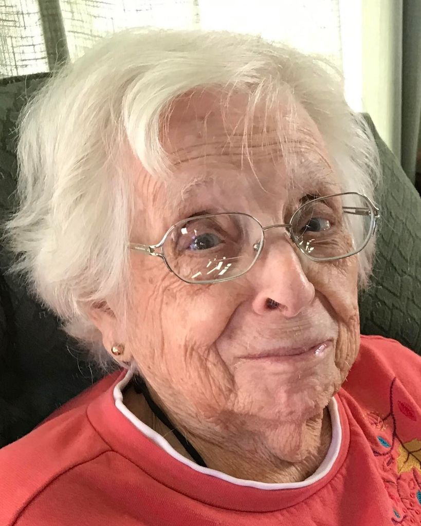 Betty L. Niedergeses