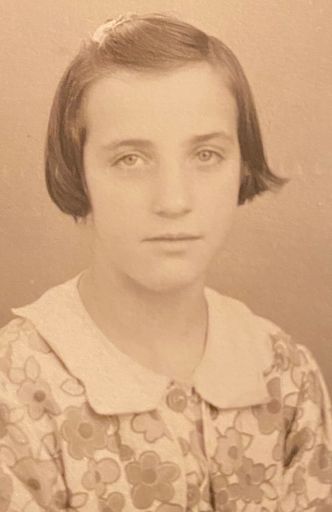 Dorothy Assink photo gallery thumbnail 6 of 303