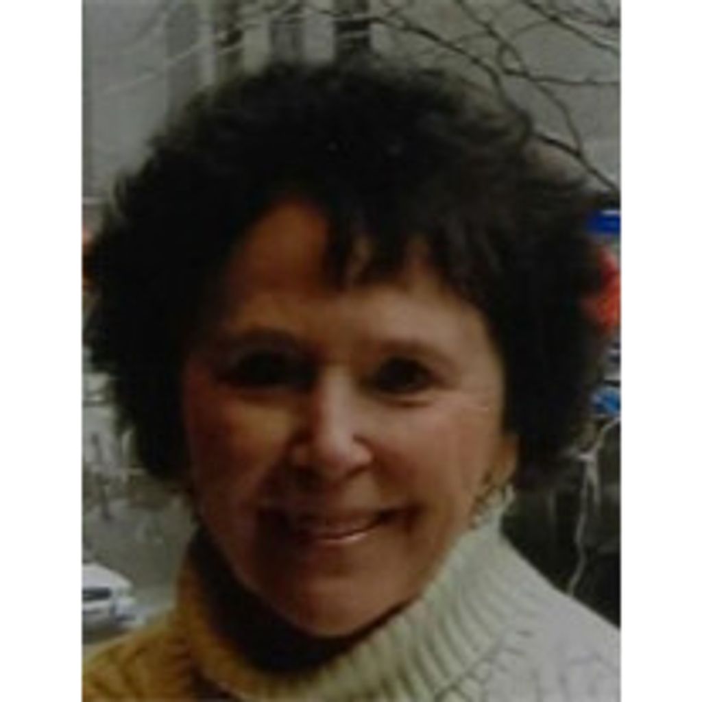 Mazie Groves Profile Photo