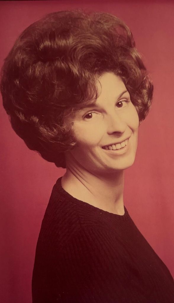 Evelena Mccullar