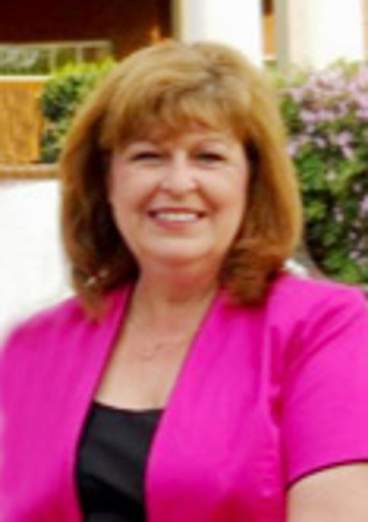 Becki (Cox)  Mcknight