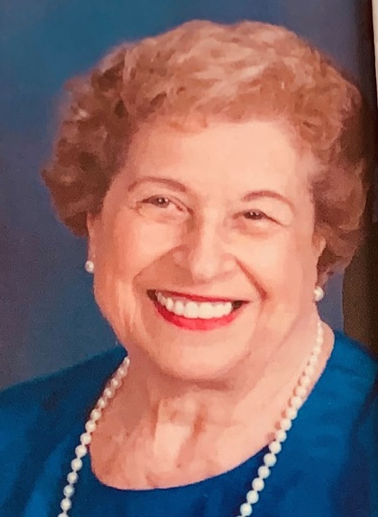 Vanthea Vouros Profile Photo