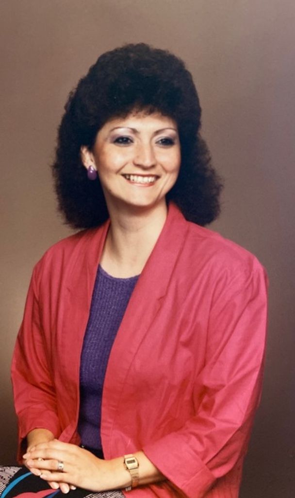 Gloria Holguin Profile Photo