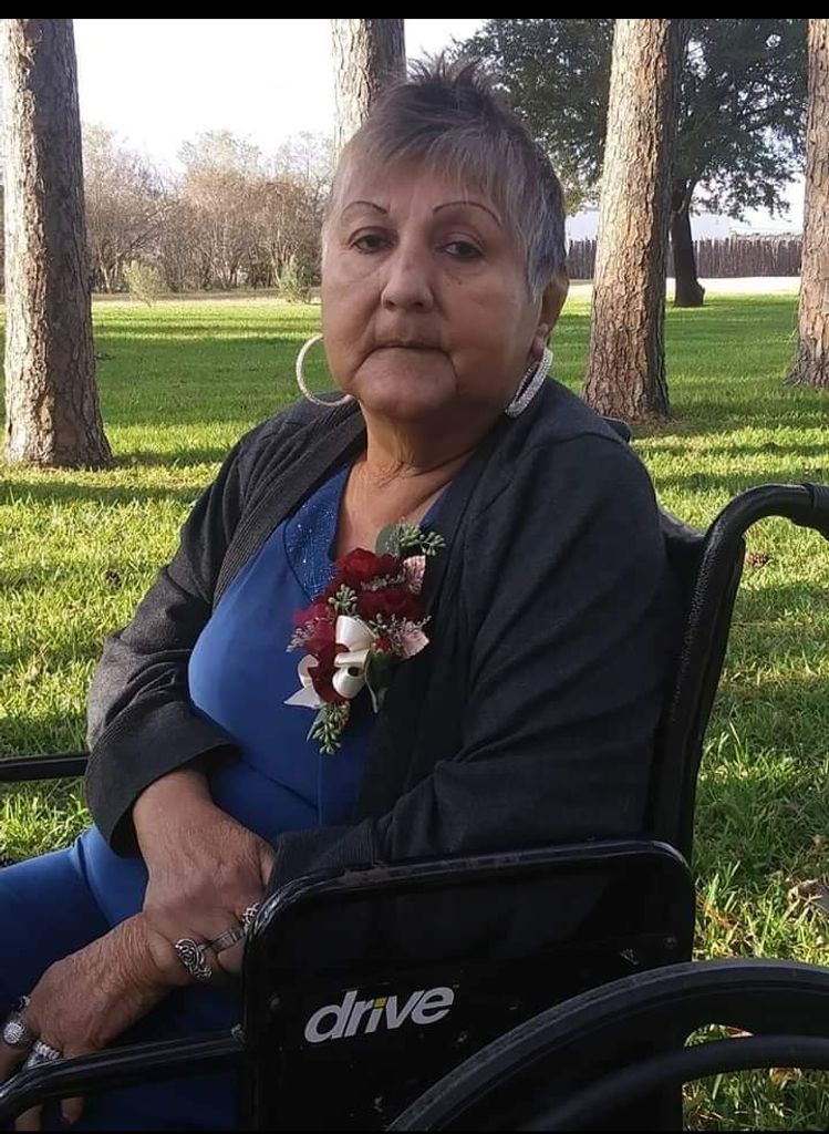 Esther Salazar Profile Photo