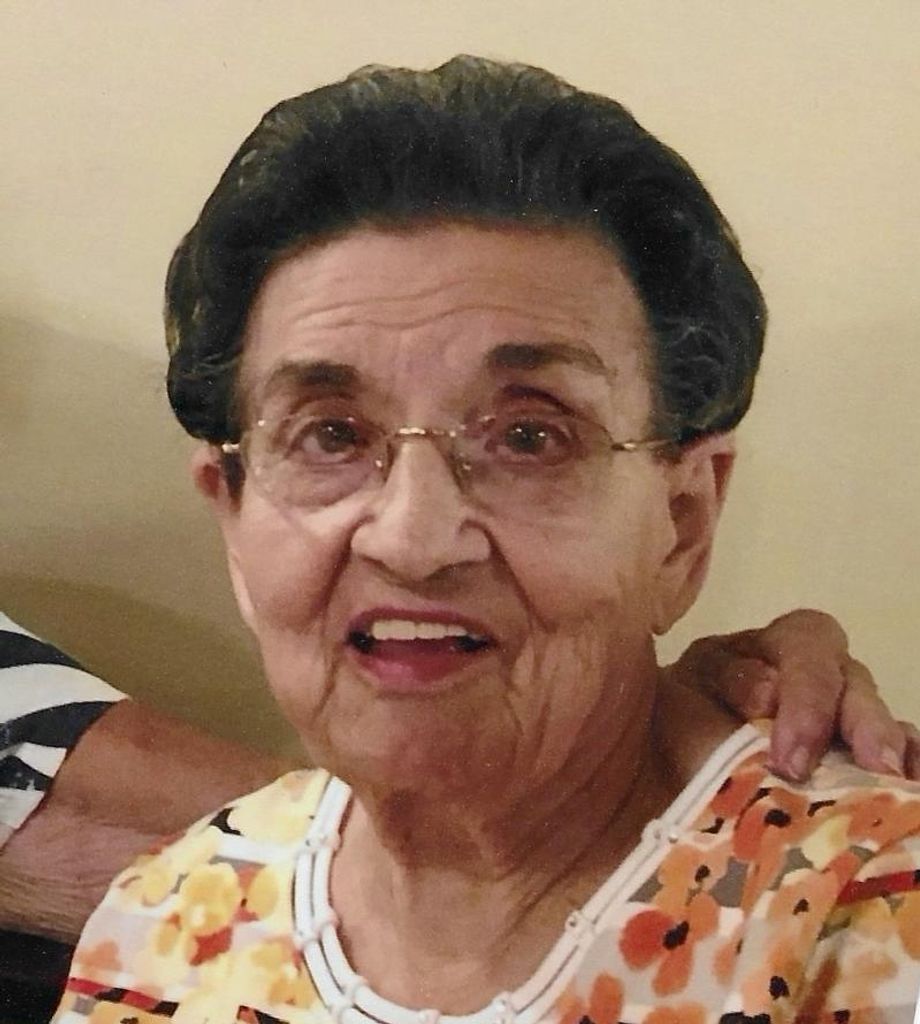 Dolores "Lola" Maratta