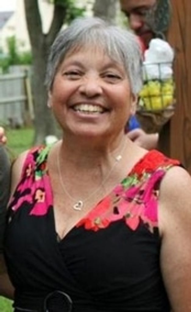 Julia Saenz Profile Photo