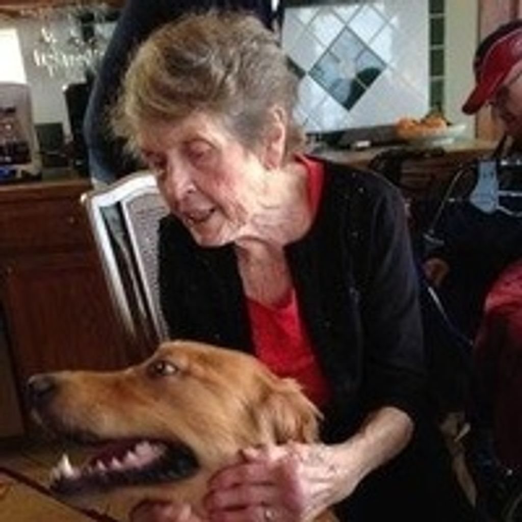 Joyce Leach