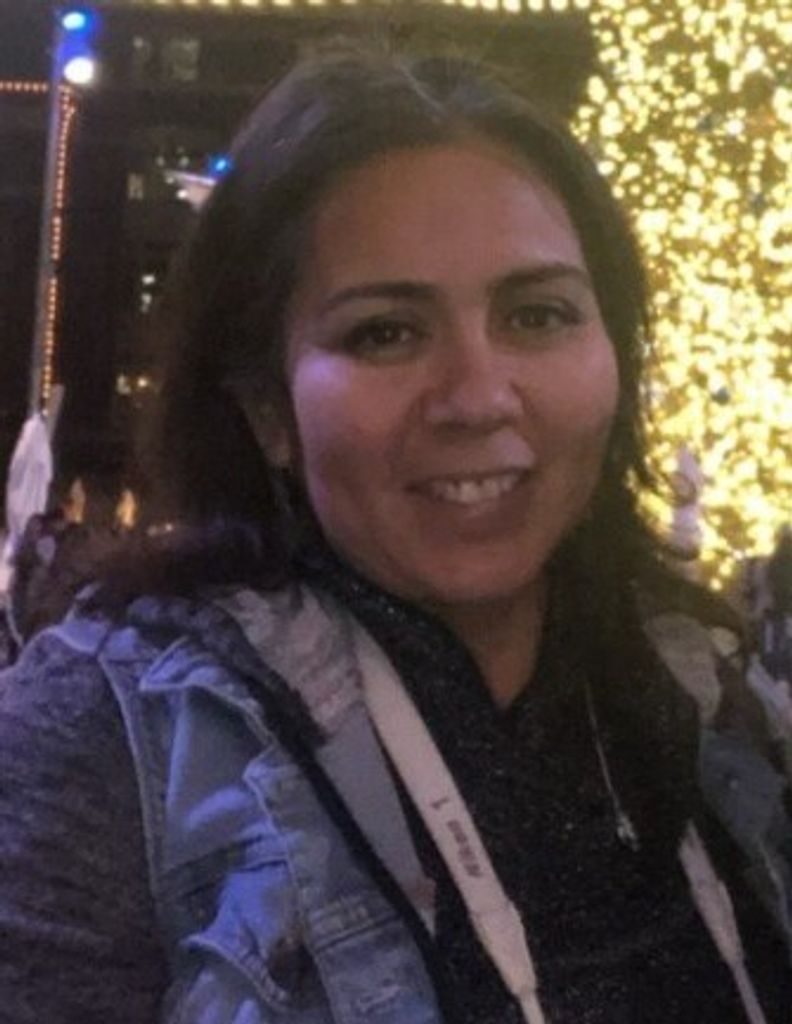 ELIZABETH VIVEROS Profile Photo