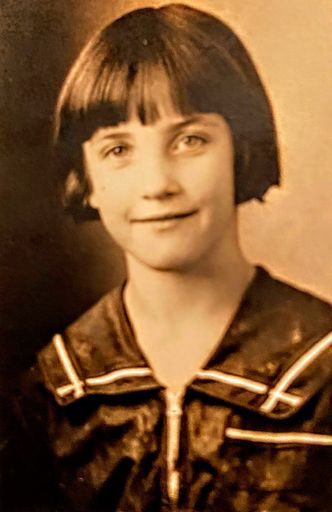 Dorothy Assink photo gallery thumbnail 2 of 303