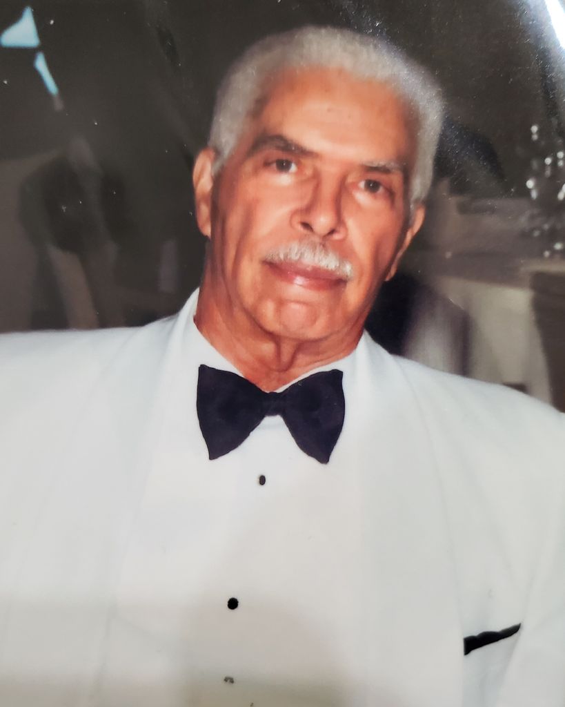 Elliott Herman Hutchins Profile Photo
