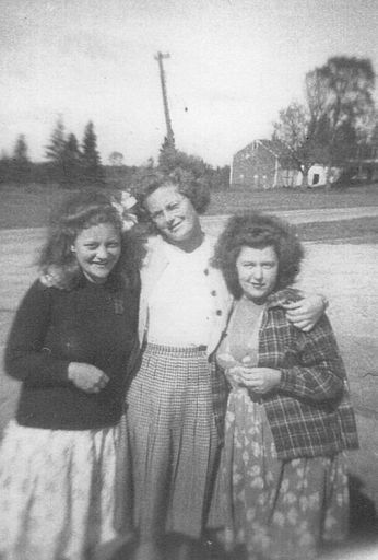 Beatrice Smith photo gallery thumbnail 69 of 91