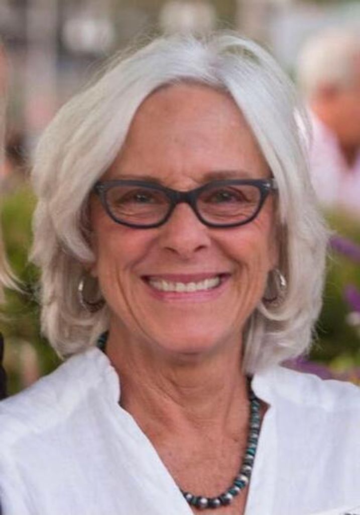 Vivian "Sissy" Caris Alias Reynders