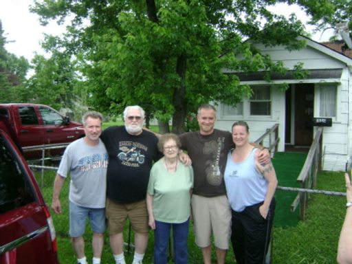Delbert "Del" Dale Holman photo gallery thumbnail 11 of 18