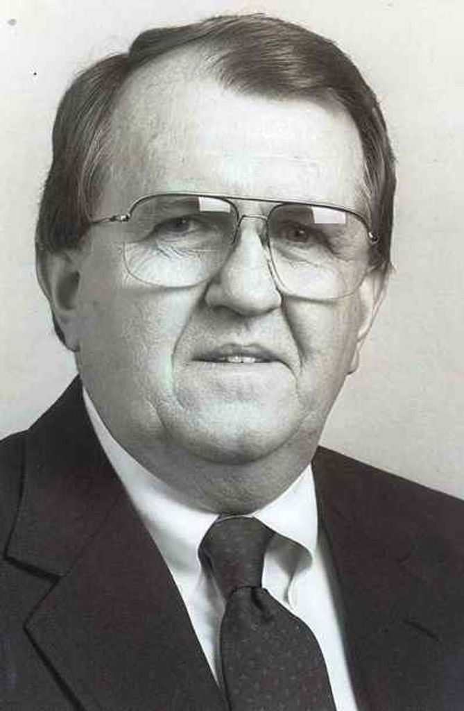 Robert Richard "Bob" Luster