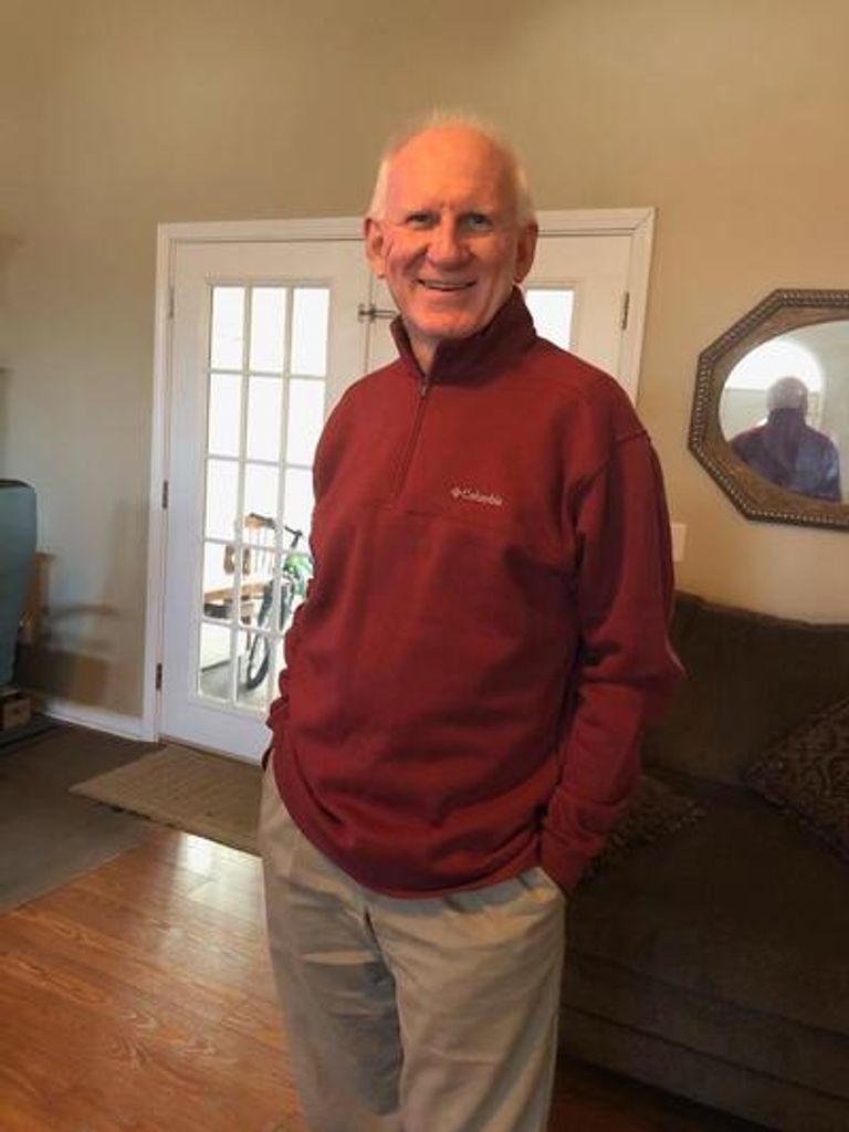 Roger Leon Short Profile Photo