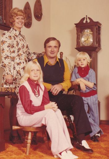 Carolyn J. (Bergstrom)  Bohl photo gallery thumbnail 118 of 133