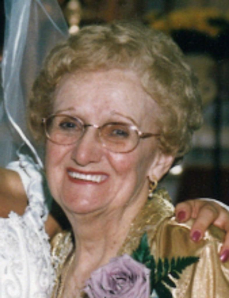 Julia Holda Profile Photo