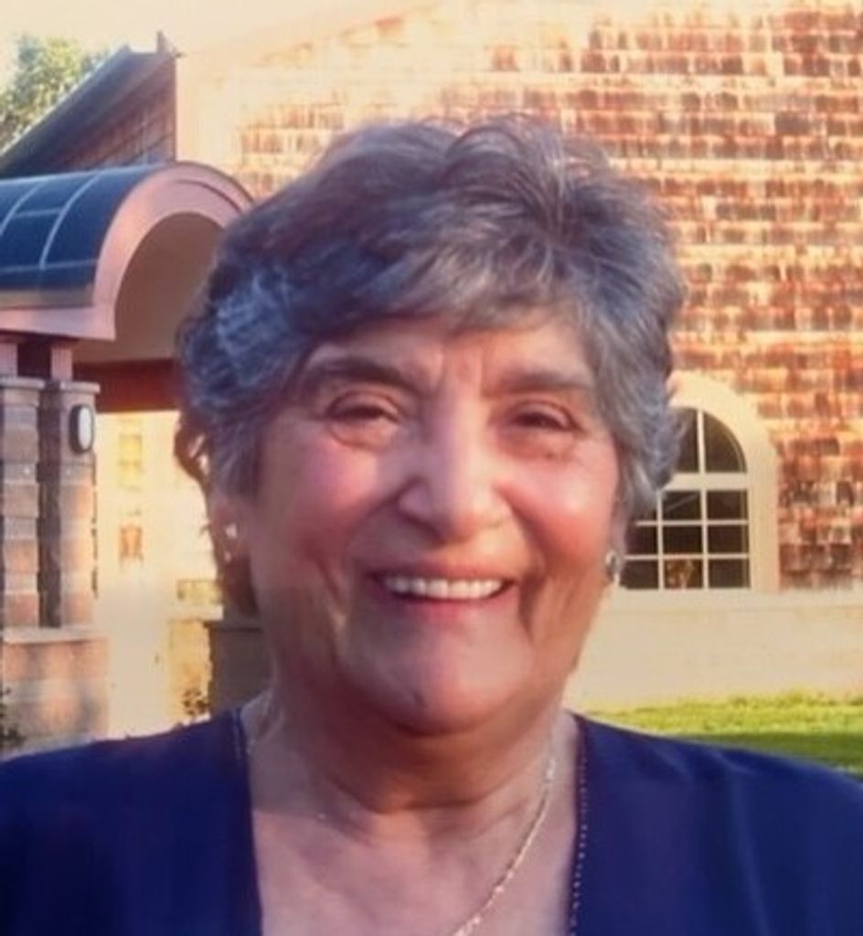 Venetia Kouzounas Profile Photo