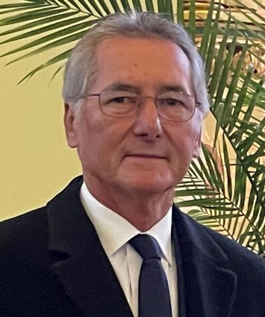 Lawrence László "Laci" Kuciban