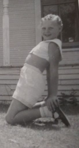 Anne Marie Seybold photo gallery thumbnail 2 of 36