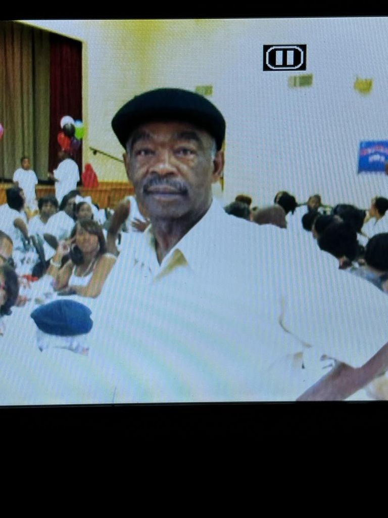 Mr. Robert Earl Davis, Sr.