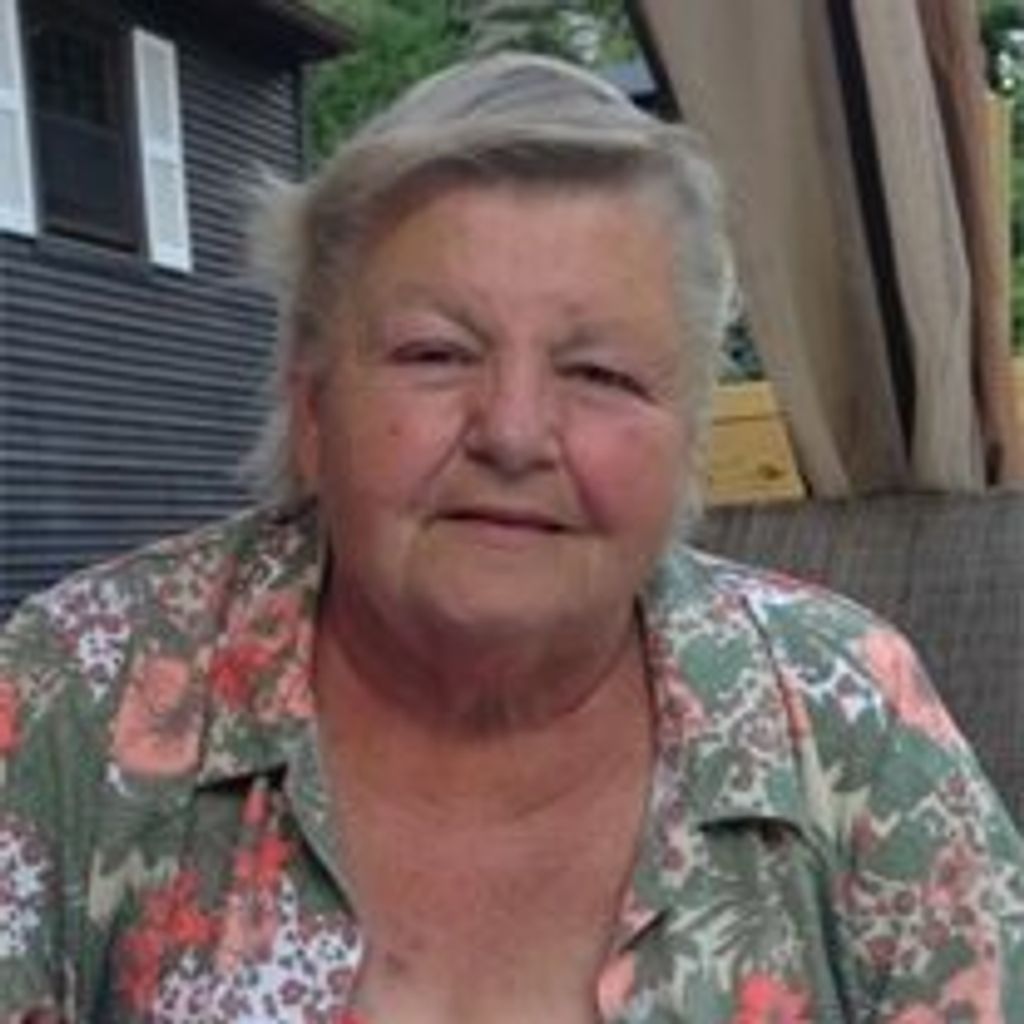 Maureen (Armstrong) Poulin