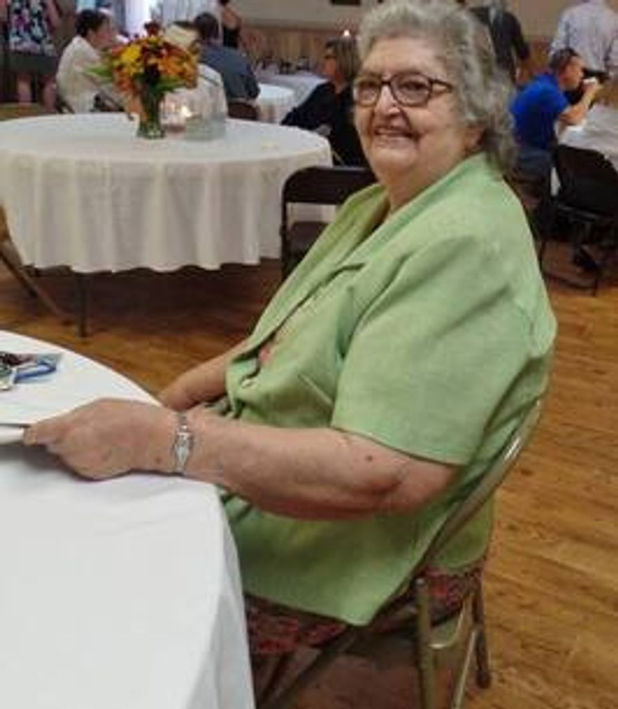 Sarah Lowe Profile Photo