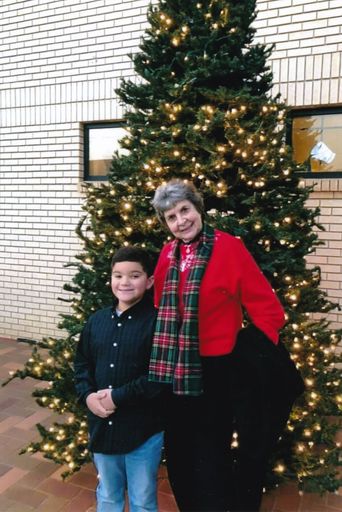 Linda Faye Lentz photo gallery thumbnail 32 of 44