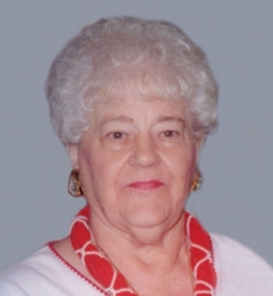 Loretta (Coe)  Lakes
